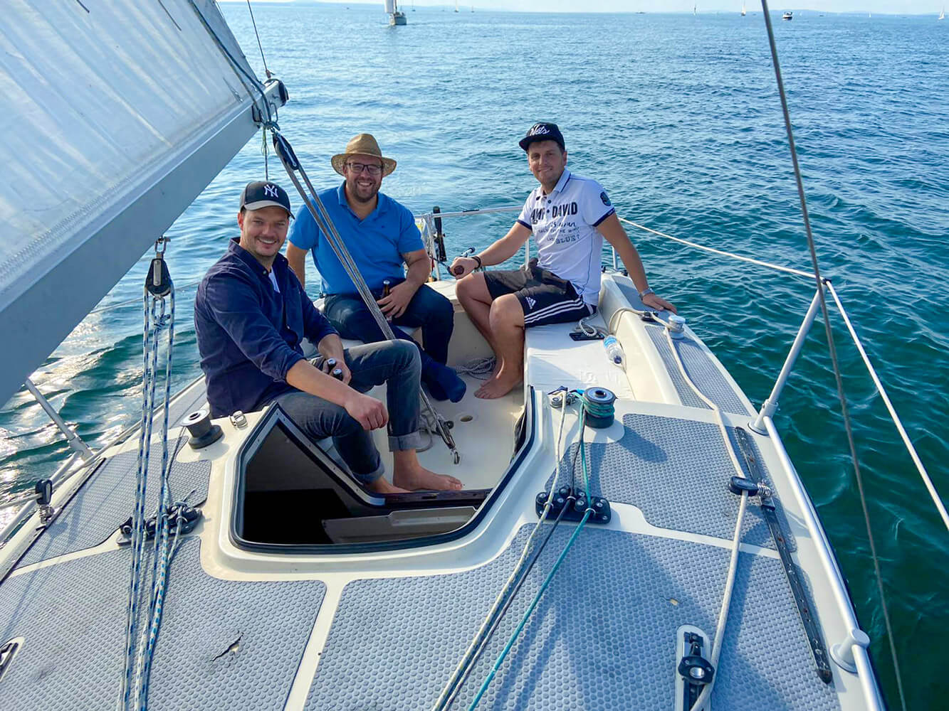 Team beim Segeln